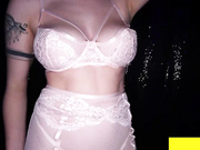 巨乳肥臀淫妻爱上细长白嫩鸡巴
