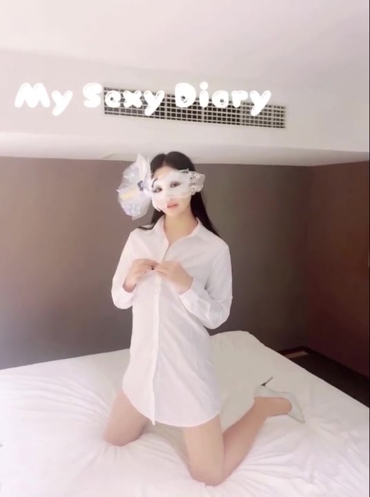 Vivan极品女神白色衬衫诱惑