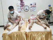 按摩院4P大奶骚女享受肌肉猛男的按摩摸逼爆草