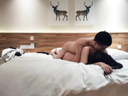 黄先生约个黑色外套肥肥妹子黑丝椅子上摸逼后入