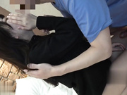 清纯派黑发美乳少女。敏感阴道深处抽插腰部颤抖