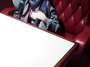 大胸美女酒店色诱帅哥服务员2人在餐坐啪啪,