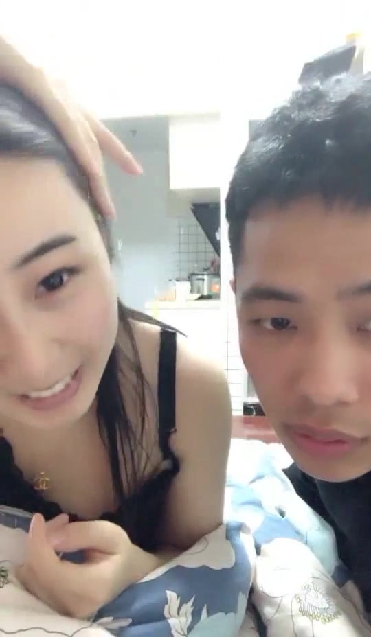 可爱的小美女和纹身炮友鸳鸯浴口交床上啪啪啪