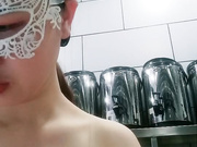 奶茶妹子和炮友舔奶头椅子上骑坐后入抽插