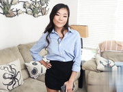 PropertySex吸烟性感娇小的房地产经纪人与她的老板发生性关系