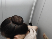 偷拍高校舞蹈生 脱光衣服上厕所 粉嫩的奶头