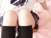 少女自慰小穴近距离玩弄流水