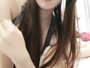 两个文静妹子轮流操黑丝情趣装揉捏奶子振动棒插穴