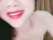 美艳动人的小骚货全裸浴室洗澡无套大力抽插