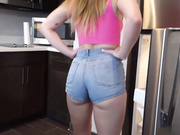 美乳少女想做爱邀请大屌男疯狂一场爱的精液